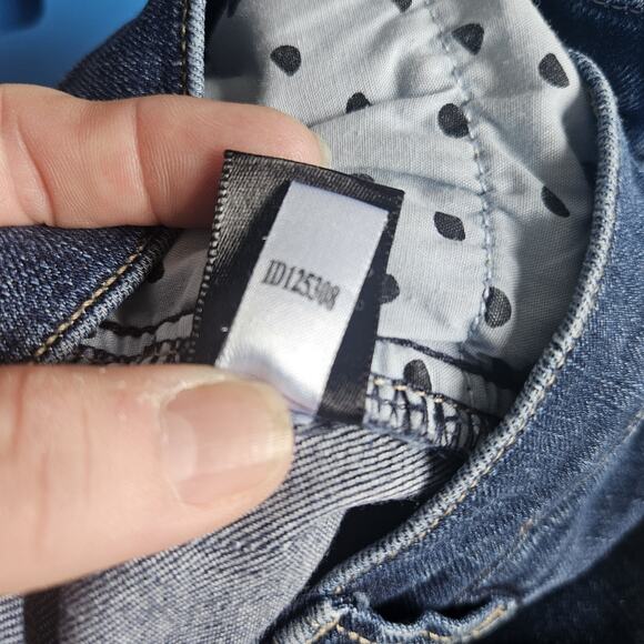 WHBM Size 8 Noir Pedal Pusher Capri Embroidered Bermuda Denim Shorts Classic - Picture 15 of 16